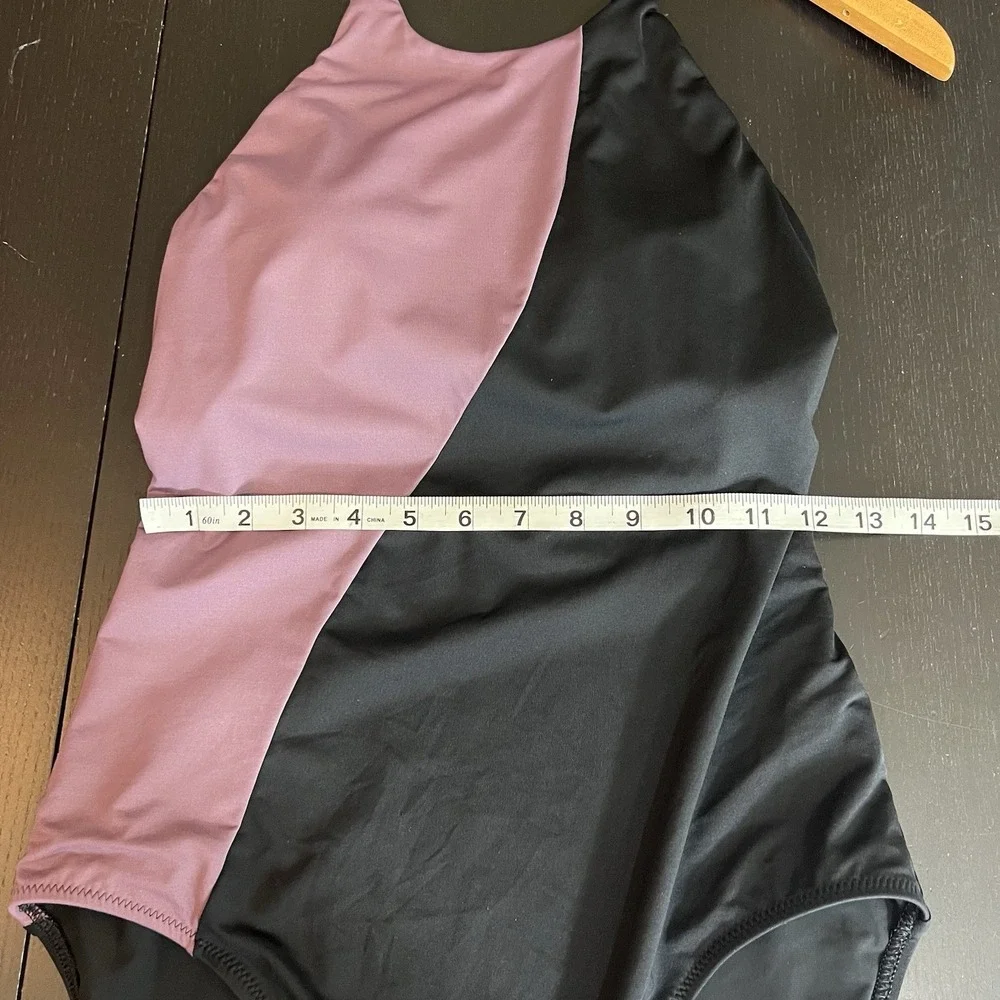 Athleta Asym Colorblock One‎ Piece Swimsuit Size Medium Active Swim Shelf Bra